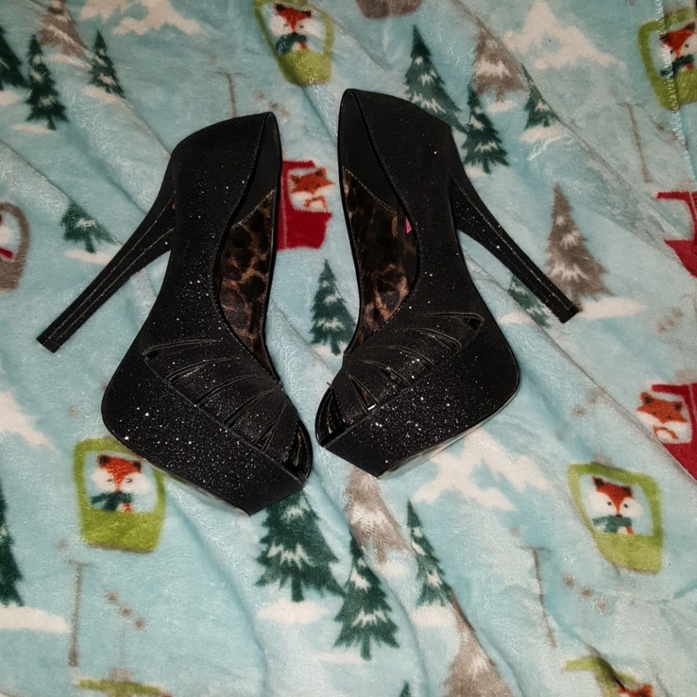 Betsey Johnson peep-toe glitter platforms 8.5